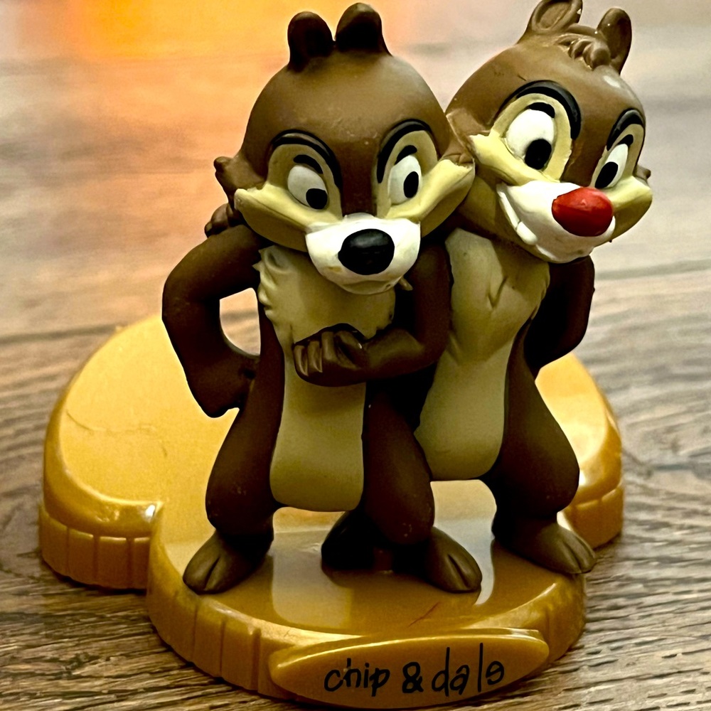 CHIPMUNKS CHIP & DALE DISNEY 50th HAPPIEST CELEBRATION ON EARTH FIGURINE & STAND